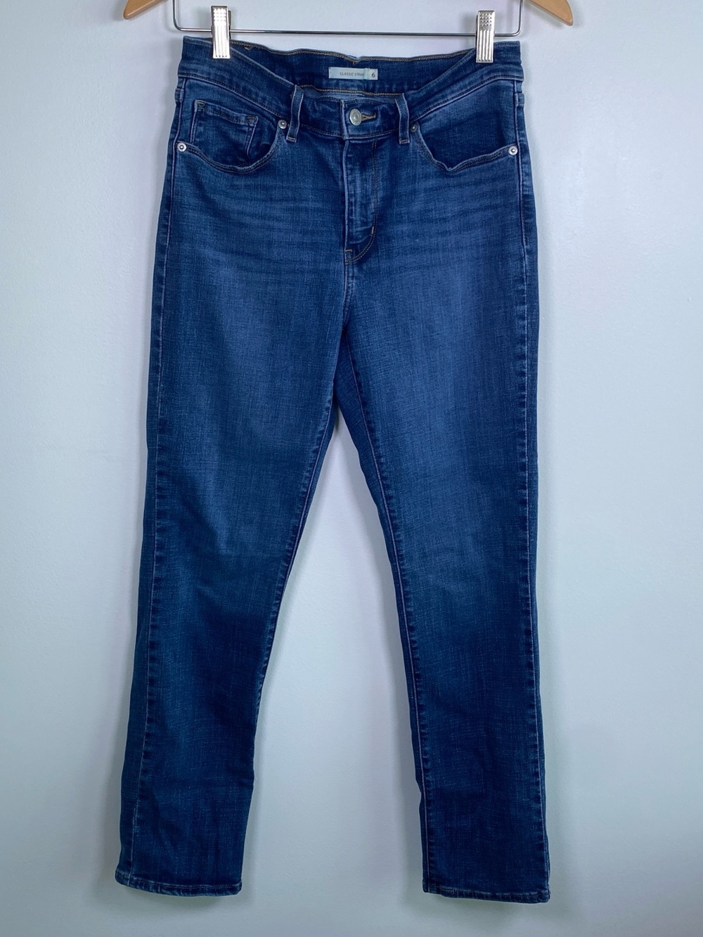 Levi’s Women’s Classic Straight Dark Blue‎ Jeans Size 6